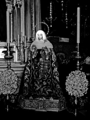 Cinco días junto a la Virgen de los Dolores en su Soledad Coronada  y su hijo  Yacente  el señor de la Misericordia de Alcalá del Río