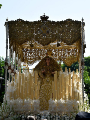 El arrabal de Triana despidió a su virgen de la salud para su Coronación Canoníca