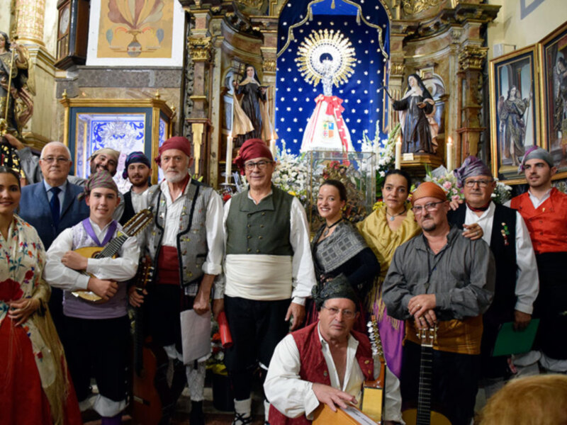 Un cuadro de jota  aragonés amenizó la santa misa en honor a la Virgen del Pilar en el Santo Ángel.