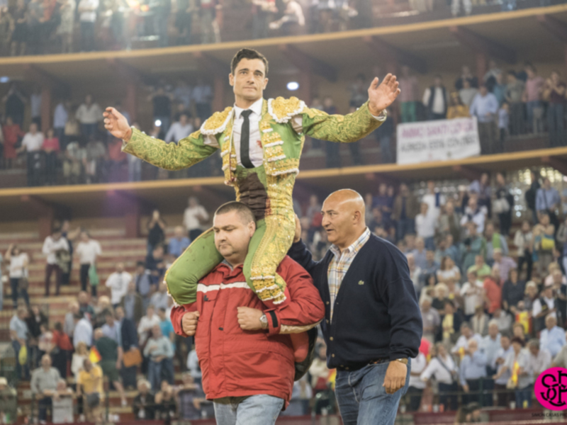 Dos orejas para un gran Ureña en el día del Pilar