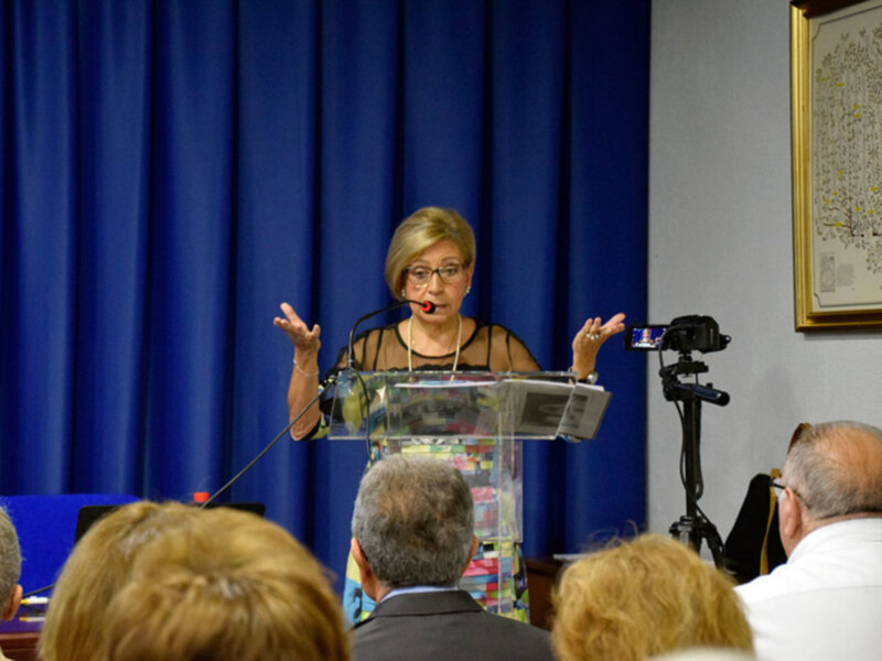 Dª Milagro Díaz Gálvez presento una conferencia en el Colegio Médico de Sevilla.