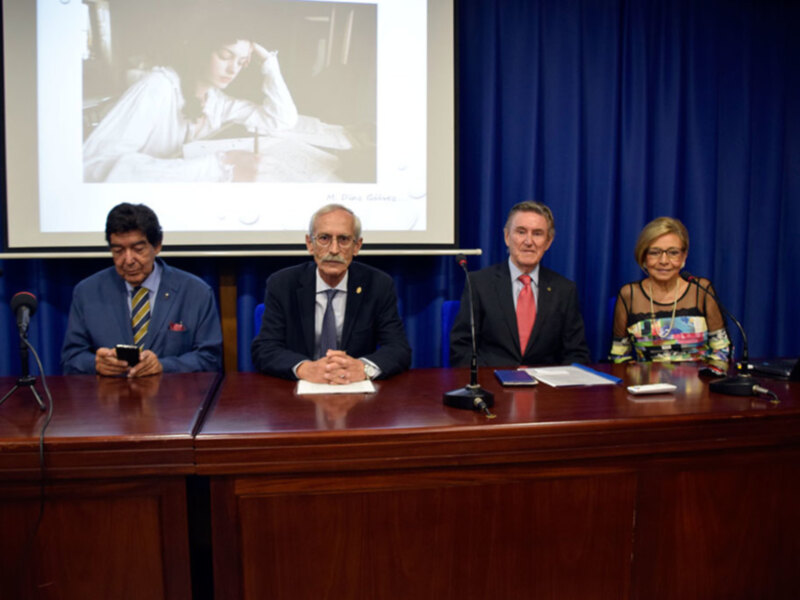 Conferencia de la Dra. Dª Milagro Díaz Gálvez en el Colegio de Medico de Sevilla.