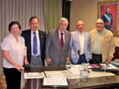 “El momento de Sevilla” en Temas Sevillanos por Joaquín Egea López