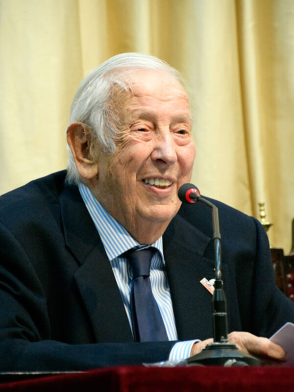 Conferencia de Manuel Olivencia Ruiz en el Ateneo  sobre las bodas de plata de la Expo´92.