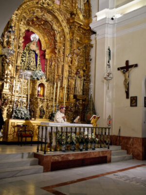 La misa por los difuntos de la Cámara de Mareante y la Real Liga Naval Española, se celebró en la capilla de la Esperanza de Triana por el Obispo Juan