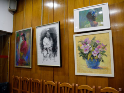 Exposición de pintura en el colegio médico de Sevilla.