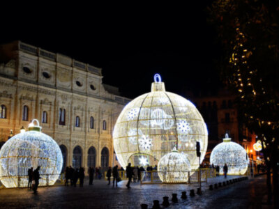 Bolas navideñas con espectáculo en la Navidad sevillana.