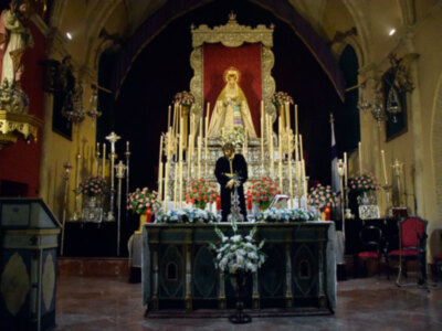 . Y lo malo es que en Sevilla lo mismo reina lo sublime que impera lo ridículo y no se puede copiar.