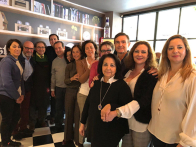 La Hermandad de la Macarena y la franquicia La tapa del frasco en Sevilla, han celebrado la comida benéfica de Navidad