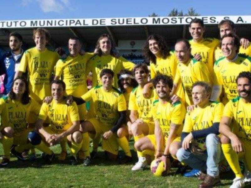 Numerosos artistas y toreros se han dado cita en la mañana del sábado 30 en el tradicional partido benéfico 'Artistas vs Toreros'