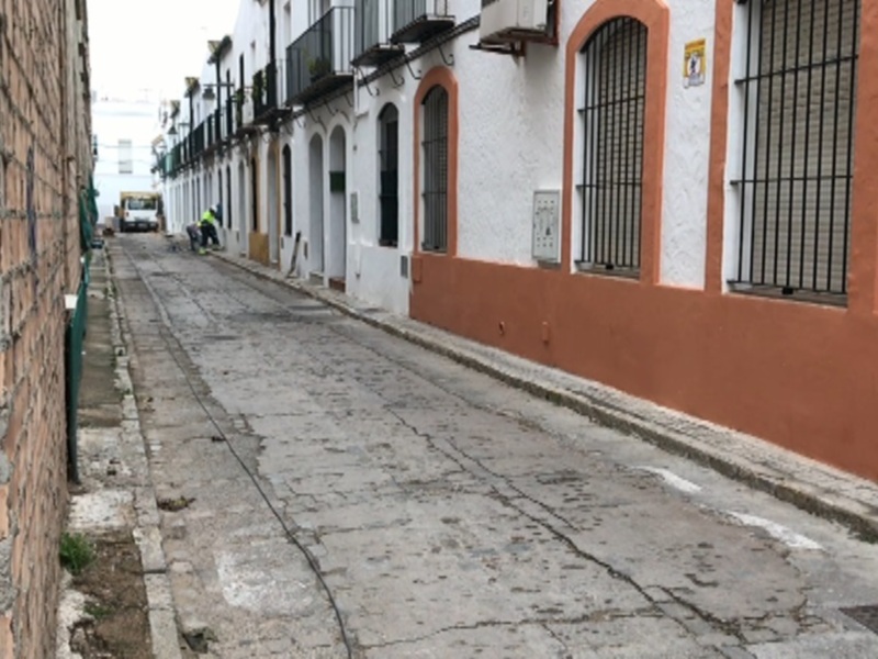 El Ayuntamiento de Chipiona comienza la rehabilitación de la calle Padre Jesús Cautivo mediante el Plan Invierte 2017