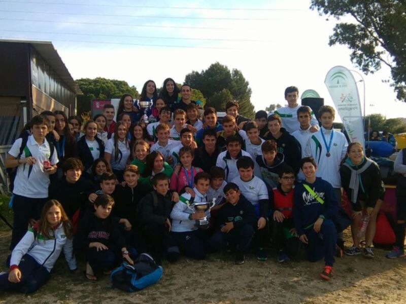 El Club Náutico, campeón de Andalucía de piragua cross