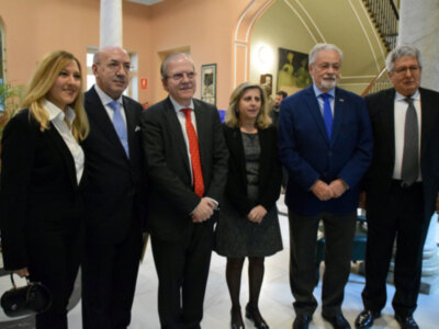 La junta directiva con su presidente tomó posesión en el ateneo Sevillano.