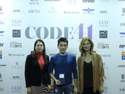 Foro masmujeres premia la mejor Colección Creativa en CODE41 Trending Day de Adrián Manceras.