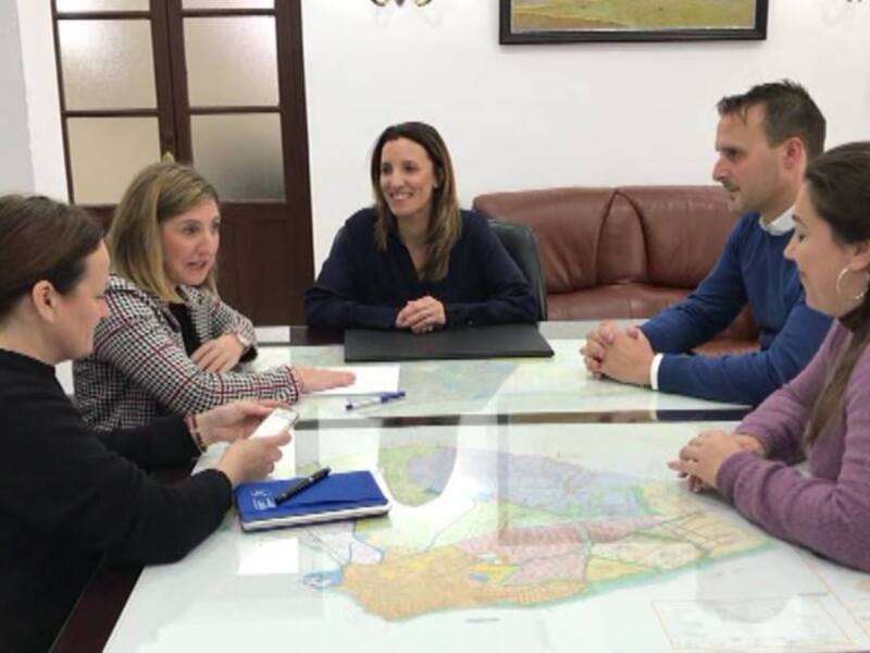 El Ayuntamiento de Chipiona entrega a Diputación una memoria valorada y una solicitud para la construcción de un comedor en el colegio Príncipe Felipe