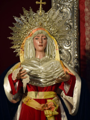La Hermandad de Jesús vistió a su titular mariana de Hebrea.