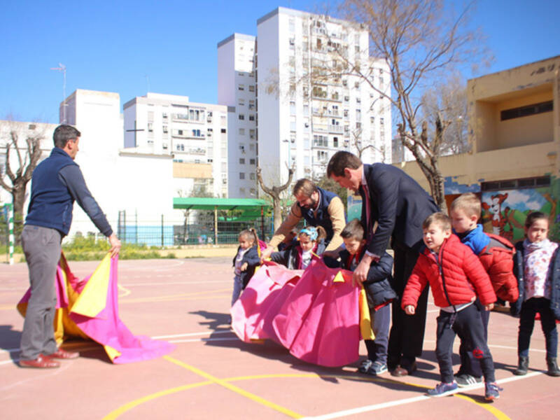 La Empresa Pagés lleva el toreo a las aulas en un colegio público de Sevilla