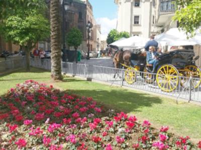 Sevilla se pone bonita para recibir miles de visitantes