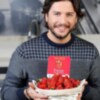 El cantante onubense es el embajador de la campaña de promoción ‘Fresas de Europa