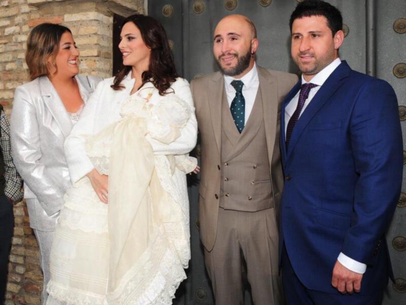 Kiko Rivera e Irene Rosales bautizaron a su segunda hija, Carlota el pasado sábado 21 de Abril en la Parroquia de Santiago en Castilleja de la Cuesta