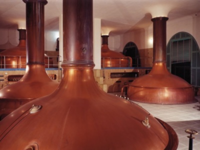 HEINEKEN ha trasladado hoy las antiguas calderas de cocimiento de la emblemática factoría de cerveza Cruzcampo de la avenida de Andalucía de Sevilla