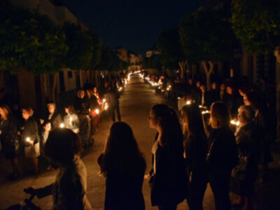Los titulares de la Hermandad de la Veracruz Ilipense procesionarón a la Iglesia parroquial para sus cultos anuales.
