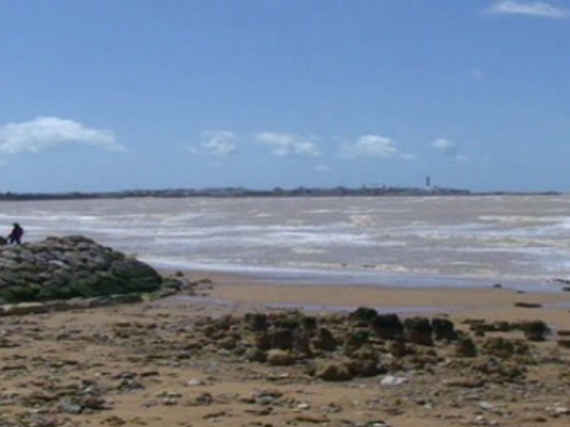 La Alcaldesa y el delegado de Playas piden a Medio Ambiente retomar el proyecto del paseo marítimo de Montijo y restablezca la escollera