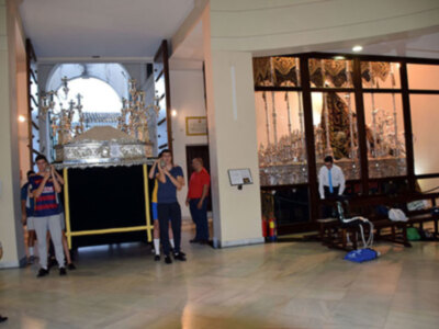 En sayo del paso de la Cruz de Mayo de la Hermandad de la Vera-cruz.