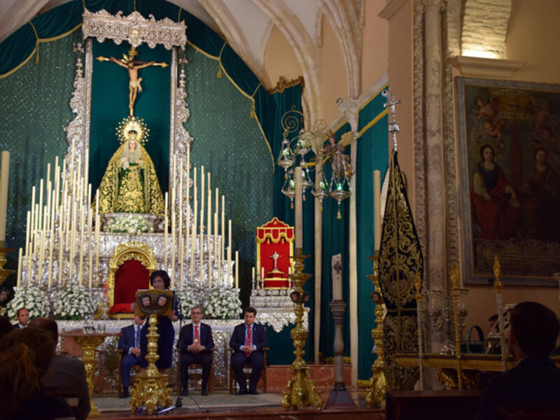 La Iglesia Parroquial de Santa María de la Asunción acogió la celebración de la exaltación de la Santa Vera-cruz de Alcalá del Río.