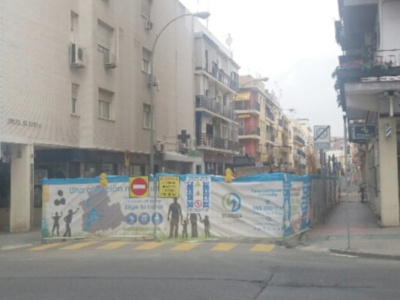 En Triana la calle Virgen de Fátima cortada al tráfico