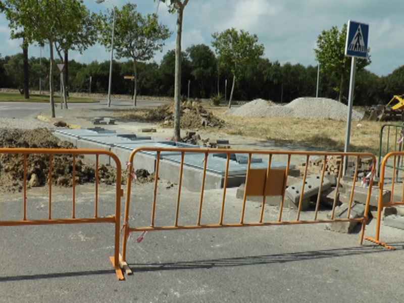 El Ayuntamiento de Chipiona implementa la recogida de basura con la instalación de 86 nuevos contenedores soterrados