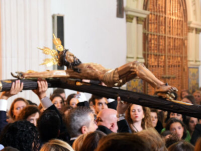 Tras los cultos de quinario procesión de subida de los titulares de la Hermandad de la Vera-cruz Ilipense.