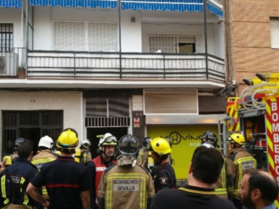 La rápida actuación de Los Bomberos evita daños mayores en un inmueble de Los Remedios