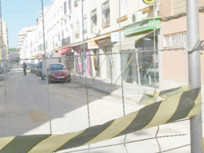 Sin fecha de finalización la obra de saneamiento que realiza el Ayuntamiento de Sevilla en calle Niebla y adyacentes