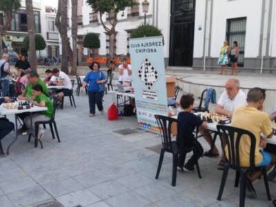 El sábado se abrió la programación de ajedrez veraniego en Chipiona con un torneo nocturno