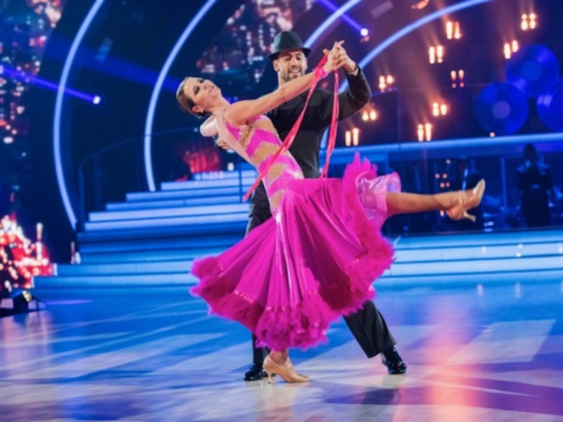 ‘Bailando con las estrellas’ lidera la noche del martes y despide a Javier Hernanz y Rosa
