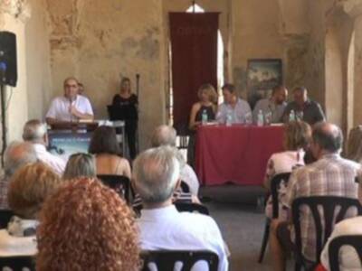 Francisco Gallardo presentó en Chipiona su nueva novela 'Áspera seda de la muerte'