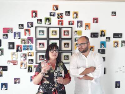 La muestra 'Con rulos y a lo loco’ de Belleda López puede visitarse en la programación cultural de la sala de exposiciones temporales del Castillo