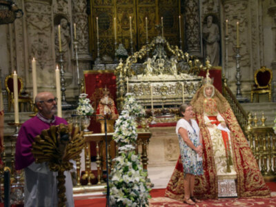 Besamanos Solemne a Nuestra Señora de los Reyes en la Capilla Real.