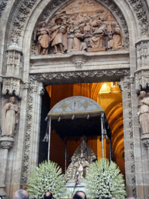 La Virgen de los Reyes volvió a encontrarse con sus fieles devotos.