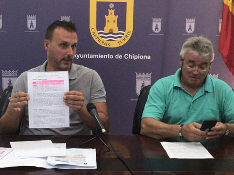 El gobierno municipal niega irregularidades en la concesión del quiosco y muestra las actas en las que los asistentes lo avalan con su firma
