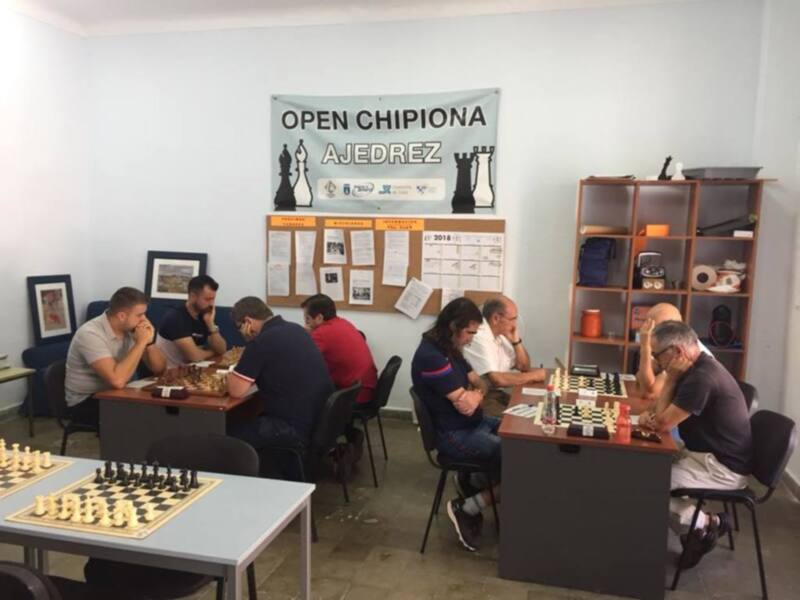 El Equipo Triman Nautic Chipiona A consigue la victoria en la primera ronda de las ligas provinciales de ajedrez.