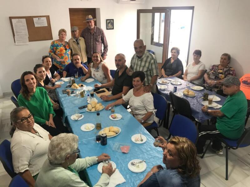 La Delegación del Mayor ofrece un desayuno como inicio del curso a los usuarios del Centro de Mayores