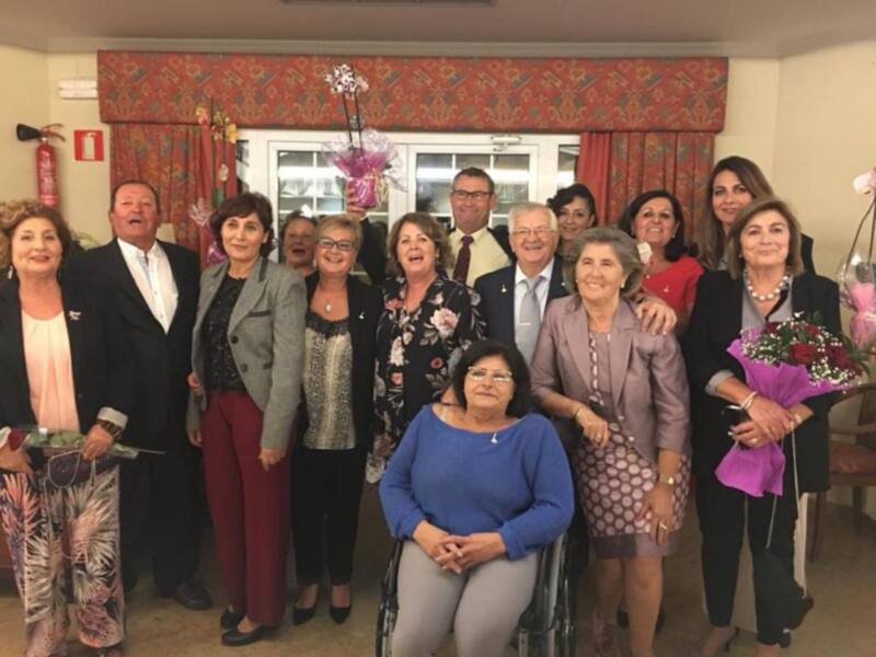 AFA Chipiona celebra una cena benéfica que completó el aforo y distinguió la implicación de Cristobal Caña y Miguela García con la Asociación
