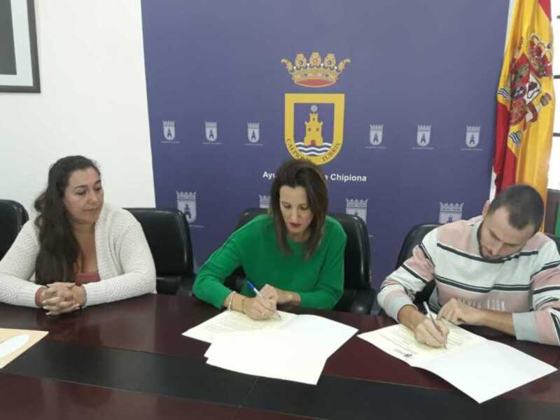 Firmado el convenio por el que el Ayuntamiento subvenciona a la Asociación Las Coplas con 3000 euros