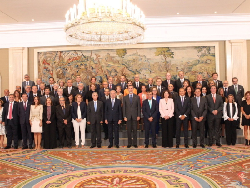 La decana del Colegio de Procuradores de Sevilla participa en la recepción del Rey al Consejo General