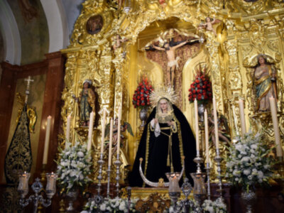 La Virgen de las Angustias de Alcalá del Rio  de luto en noviembre.