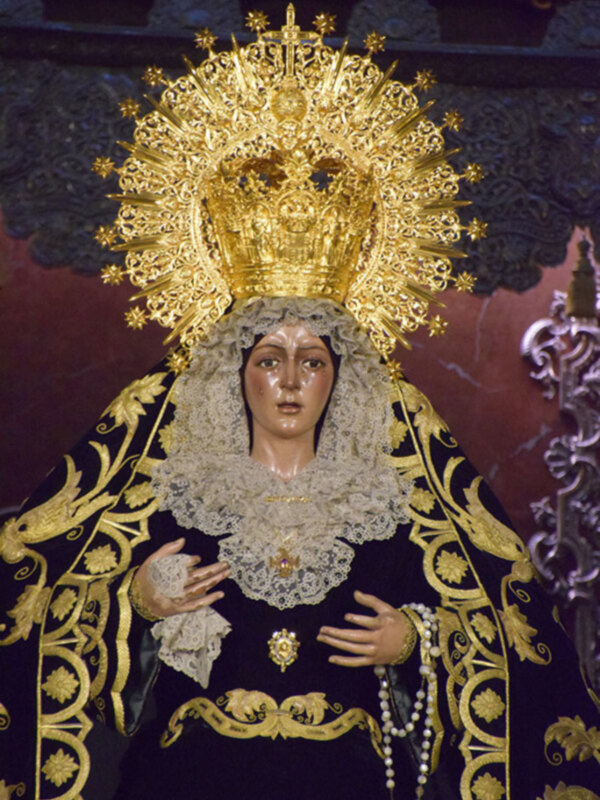 La Esperanza Macarena de luto en noviembre.