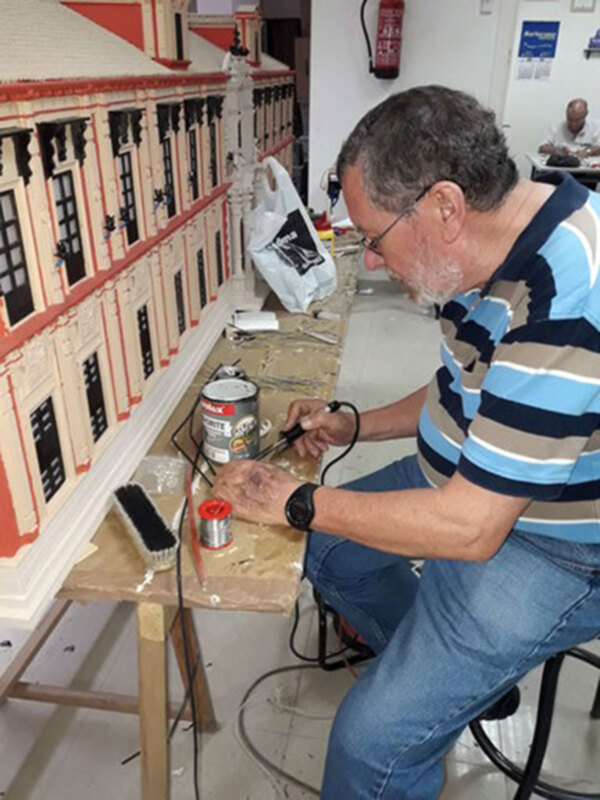 Destaca la maqueta del Palacio Arzobispal en el Belén de la solidaridad.