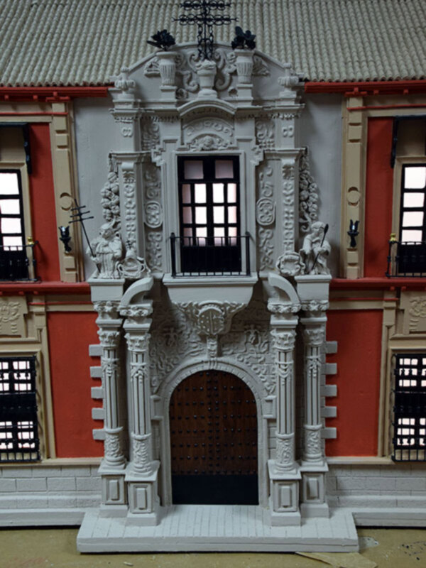 Impresionante edificio y una fuente como maqueta del Belén de la solidaridad.